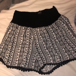 Black & White pattern medium summer shorts